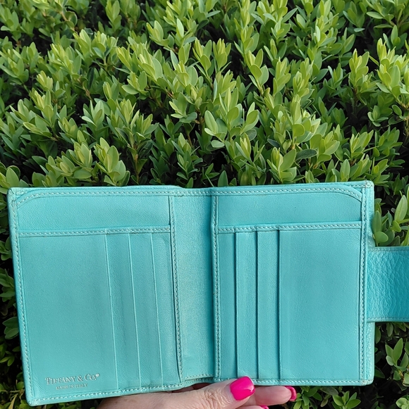 Tiffany & Co. Turquoise Blue Leather Turnlock Wallet - Picture 6 of 13
